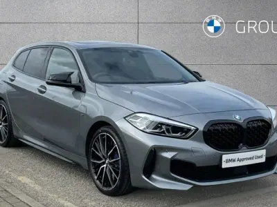 Begagnad BMW M135 Shadowline 306 HK (225 kW) 2022 Grå Halvkombi