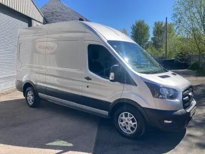 Usado Ford Transit Trend 130 HP (95 kW) 2024 Prateado Van