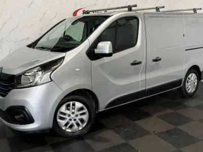 Używany Renault Trafic 2019 Srebrny Minivan