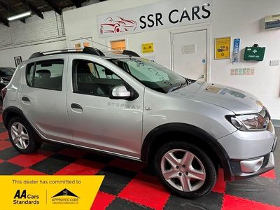 Used Dacia Sandero Lauréate 90 HP (66 kW) 2015 Silver Hatchback