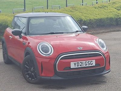 Begagnad Mini Cooper Classic 136 HK (100 kW) 2021 Röd Halvkombi