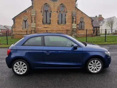 Używany Audi A1 Sport 105 KM (77 kW) 2012 Niebieski Hatchback