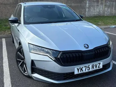 Usado Skoda Octavia SportLine 110 CV (80 kW) 2025 Plateado Familiar