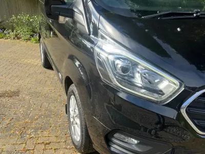 Usado Ford Transit Custom Limited 130 CV (95 kW) 2022 Negro Van