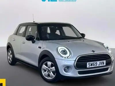 Używany Mini Cooper Classic 136 KM (100 kW) 2020 Srebrny Hatchback