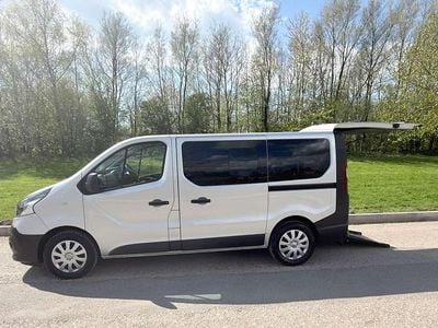 Begagnad Renault Trafic Business 2018 Silver Minibuss