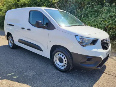 Used Vauxhall Combo 100 HP (73 kW) 2021 White MPV