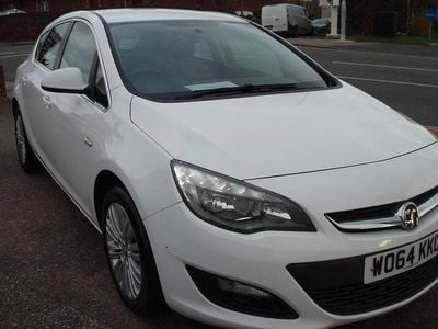 White Used 2015 Vauxhall Astra Excite Hatchback | £3,795 (Fair price)