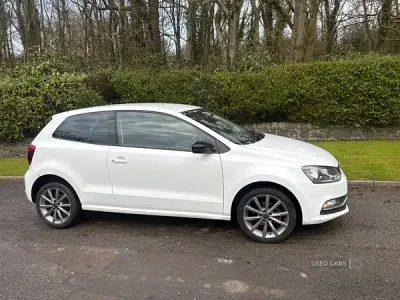Used VW Polo Design 60 HP (44 kW) 2015 White Hatchback