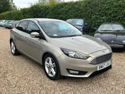Begagnad Ford Focus Zetec 100 HK (73 kW) 2018 Silver Halvkombi