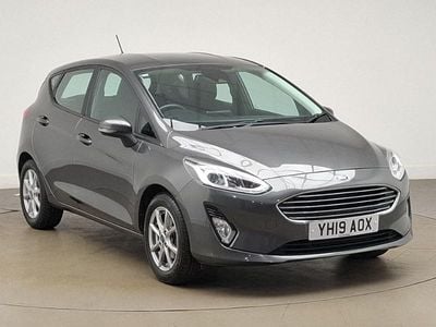 Usado Ford Fiesta Zetec 85 HP (62 kW) 2019 Cinzento Citadino