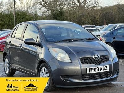 Used Toyota Yaris 88 HP (64 kW) 2008 Grey Hatchback