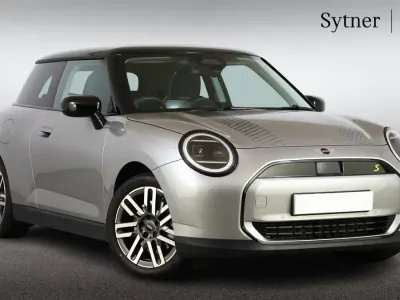 Usado Mini Cooper SE Hatch 158 kW (215 CV) 2024 Plateado Utilitario