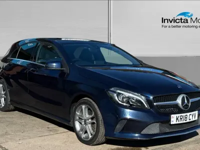 Usado Mercedes A180 Sport Edition 122 HP (89 kW) 2018 Azul Citadino
