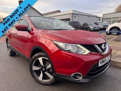 Used Nissan Qashqai N-Connecta 110 HP (80 kW) 2016 Red SUV