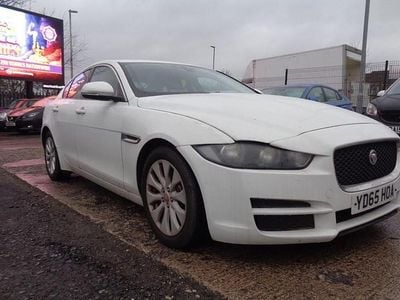 Used Jaguar XE SE 180 HP (132 kW) 2015 White Sedan