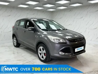 Usado Ford Kuga Zetec 140 CV (102 kW) 2014 Gris SUV