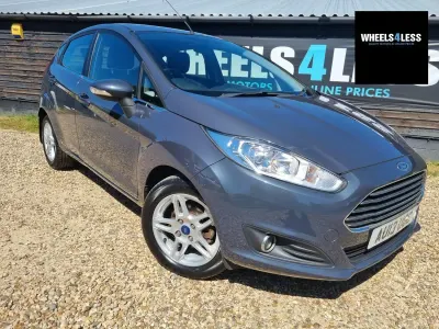 Używany Ford Fiesta Zetec 104 KM (76 kW) 2013 Szary Hatchback