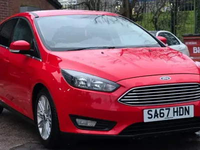 Używany Ford Focus Zetec 125 KM (91 kW) 2017 Czerwony Hatchback