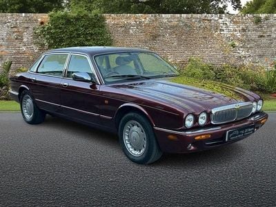 Usado Jaguar XJ Sovereign 284 HP (208 kW) 1997 Vermelho Sedan