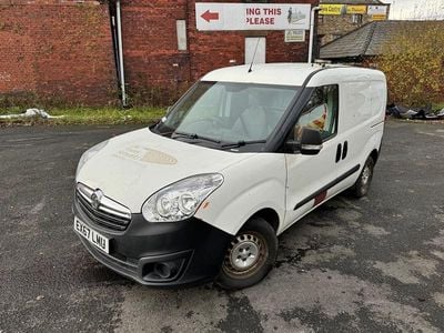 Second-hand Vauxhall Combo 95 CP (69 kW) 2017 Alb Monovolum