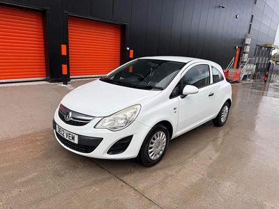 Used Vauxhall Corsa S 65 HP (47 kW) 2012 White Hatchback