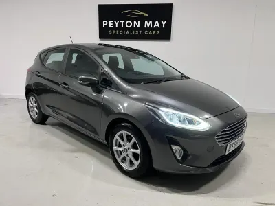 Usado Ford Fiesta Zetec 100 HP (73 kW) 2019 Cinzento Citadino