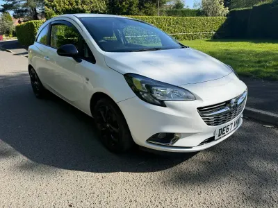 Used Vauxhall Corsa SRi 75 HP (55 kW) 2017 White Hatchback