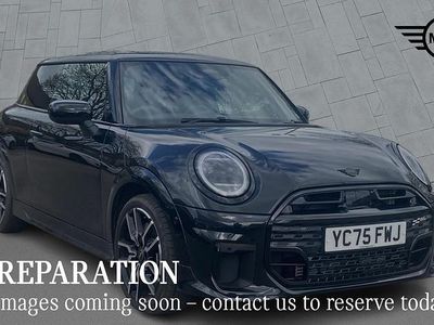 Usado Mini Cooper Hatch 113 kW (154 CV) 2025 Negro Utilitario