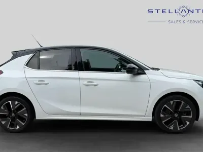 Used Vauxhall Corsa-e Elite 98 kW (134 HP) 2022 White Hatchback