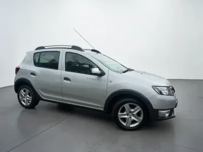 Begagnad Dacia Sandero Lauréate 90 HK (66 kW) 2015 Silver Halvkombi