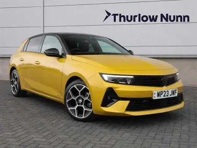 Used Vauxhall Astra Ultimate 130 HP (95 kW) 2023 Yellow/black Hatchback