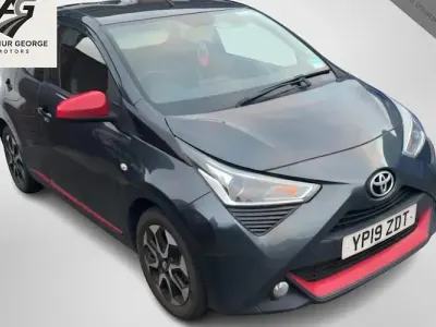 Usado Toyota Aygo Trend 72 HP (52 kW) 2019 Cinzento Citadino