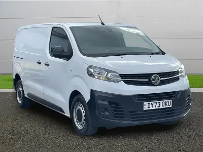 Usado Vauxhall Vivaro 100 HP (73 kW) 2023 Branco Monovolume