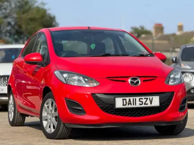 Used Mazda 2 84 HP (61 kW) 2011 Red Hatchback