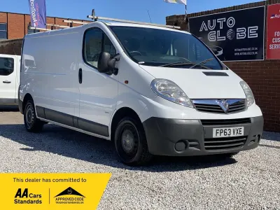 Second-hand Vauxhall Vivaro 115 CP (84 kW) 2013 Alb Monovolum