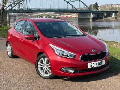 Usado Kia Ceed 133 HP (97 kW) 2014 Vermelho Citadino
