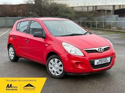 Used Hyundai i20 Classic 77 HP (56 kW) 2012 Red Hatchback