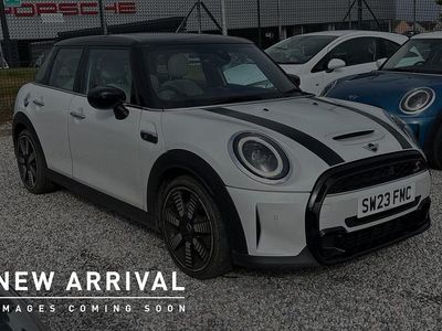 Begagnad Mini Cooper S Exclusive 176 HK (129 kW) 2023 Vit Halvkombi