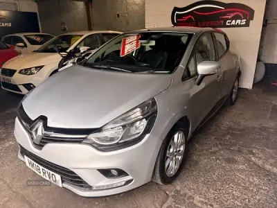 Used Renault Clio Dynamique 75 HP (55 kW) 2018 Silver Hatchback