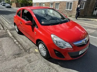 Begagnad Vauxhall Corsa S 65 HK (47 kW) 2012 Röd Halvkombi