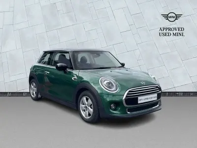 Usado Mini Cooper Classic 134 HP (98 kW) 2020 Verde Citadino