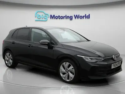 Second-hand VW Golf VIII Comfortline 150 CP (110 kW) 2024 Negru Hatchback