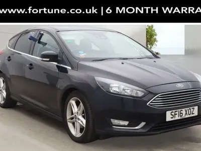 Begagnad Ford Focus Titanium 125 HK (91 kW) 2016 Svart Halvkombi