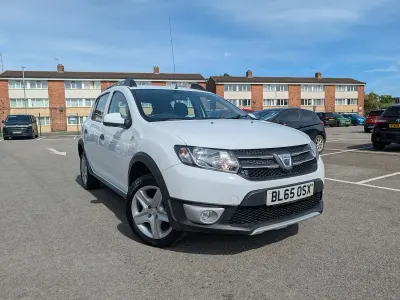 Used Dacia Sandero Lauréate 90 HP (66 kW) 2016 White Hatchback
