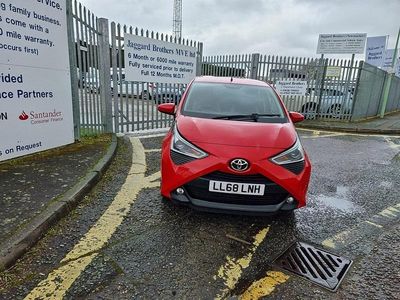 Used Toyota Aygo X-plore 68 HP (50 kW) 2018 Red Hatchback