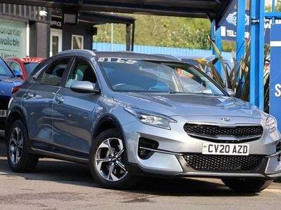 Usado Kia XCeed 120 HP (88 kW) 2020 Prateado SUV