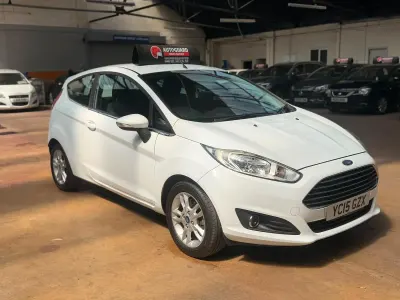 Used Ford Fiesta Zetec 82 HP (60 kW) 2015 White Hatchback