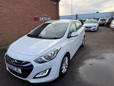 White Used 2013 Hyundai i30 Style Estate | £3,695 (Good price)