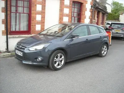 Używany Ford Focus Zetec 105 KM (77 kW) 2014 Szary Hatchback